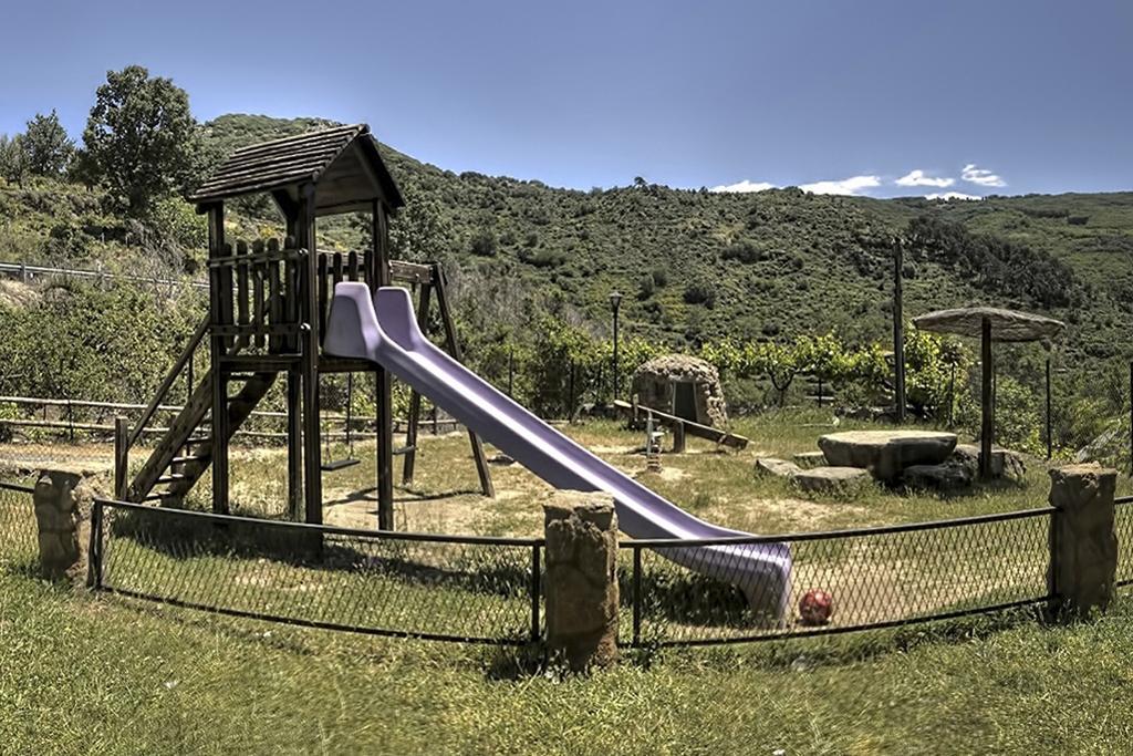 Chozos Rurales El Solitario Banos De Montemayor Esterno foto